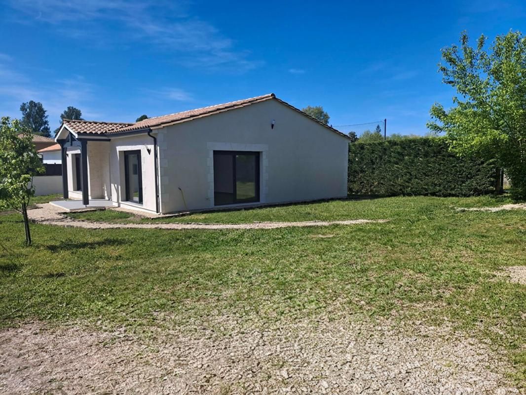 SAINT-CHRISTOLY-DE-BLAYE Maison de plain-pied neuve jamais habitée - 116 m²  - 3 chambres - grande pièce de vie 60 m² - terrain 615 m² 4