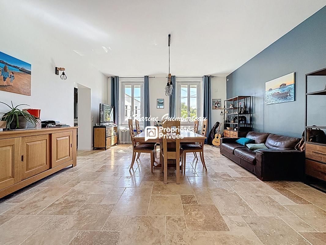 LALANDE-DE-POMEROL Maison familiale en pierre joliment rénovée avec piscine 4