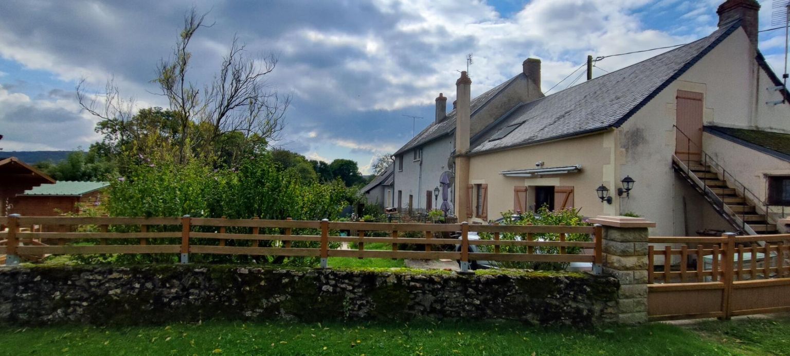 PREMERY Jolie maison mitoyenne à Prémery 2