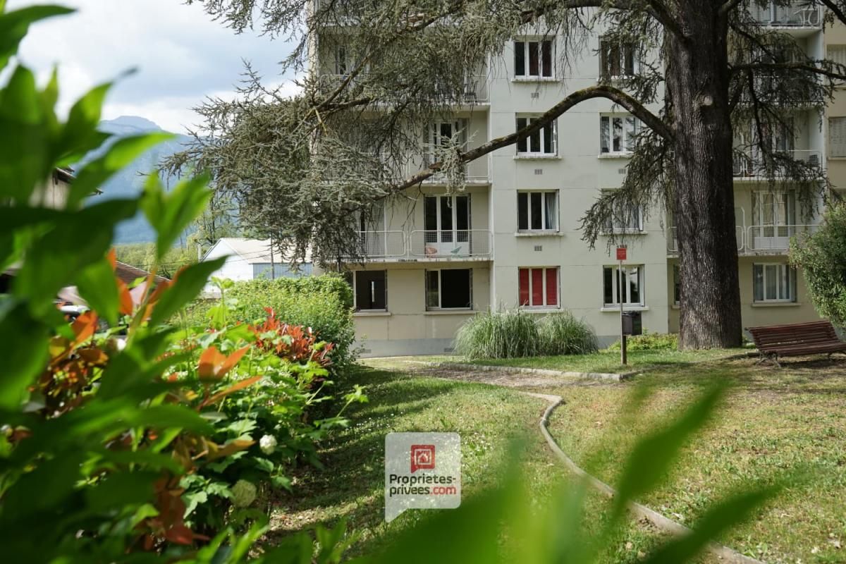 Villard Bonnot ( 38190) - Appartement T4 -Jardin- places parking- Possibilité garage66 m2
