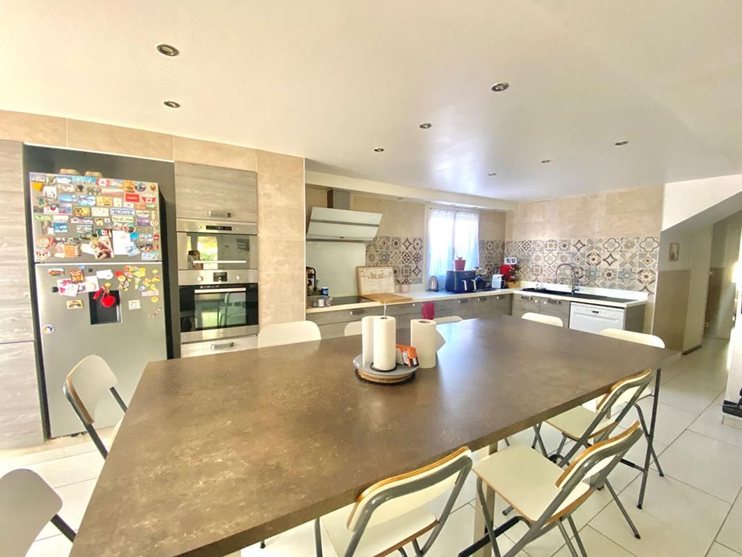 LE PONTET Belle villa familiale 8 pièces 180 m2 avec fort potentiel 4