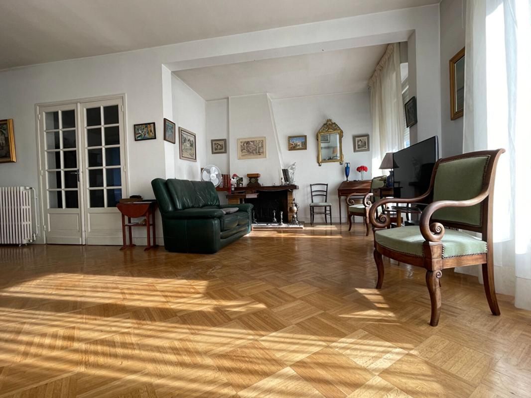 Appartement 5 pièces Immeuble DARCHAND Bordeaux