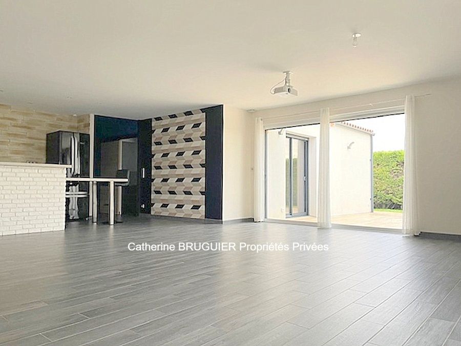 NUAILLE-D'AUNIS Maison de plain-pied 116 m² - Centre village - Classe A -3 chambres - garage - jardin clos 3