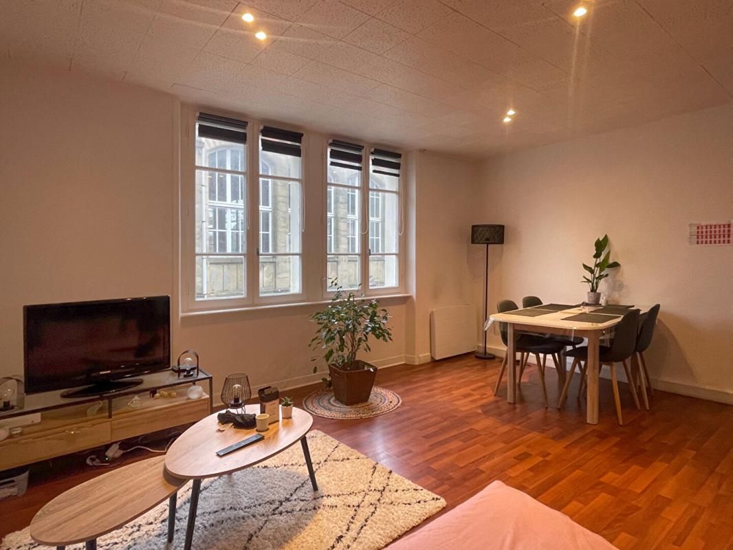 QUIMPER LOCAL + APPARTEMENT T2- Hypercentre Quimper 1