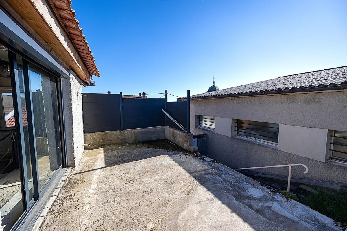 VIOLAY Maison de 155 m² avec terrain et studio indépendant 2