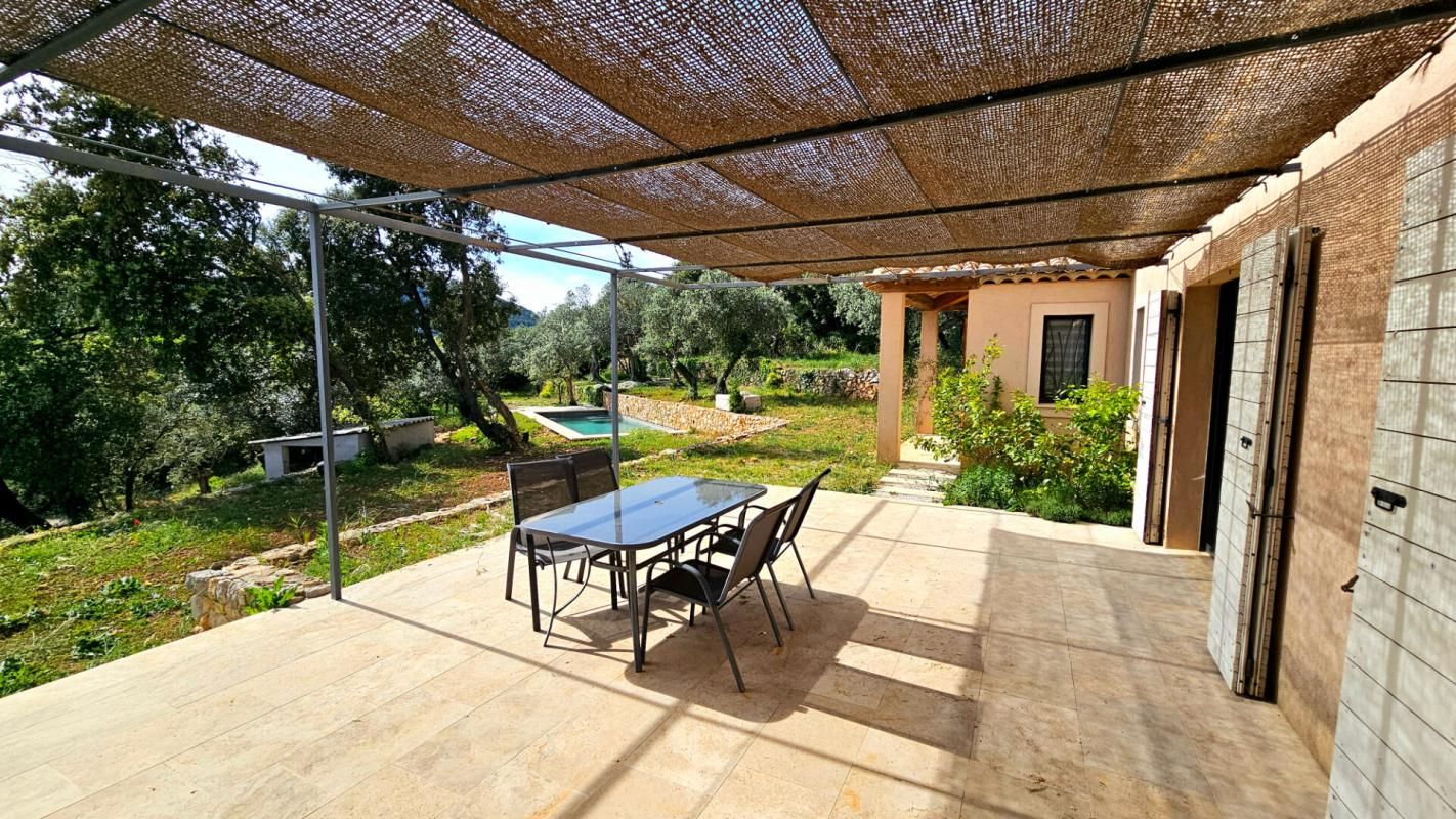 CLAVIERS Claviers , Var . Villa contemporaine avec vue dégagée, piscine et terrain de 5800 m² 3