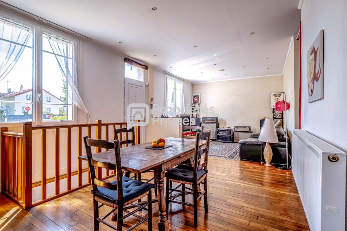 Maison familiale ensoleillée de 126m² habitable (161m² au sol) sur terrain de 294 m² à Cachan