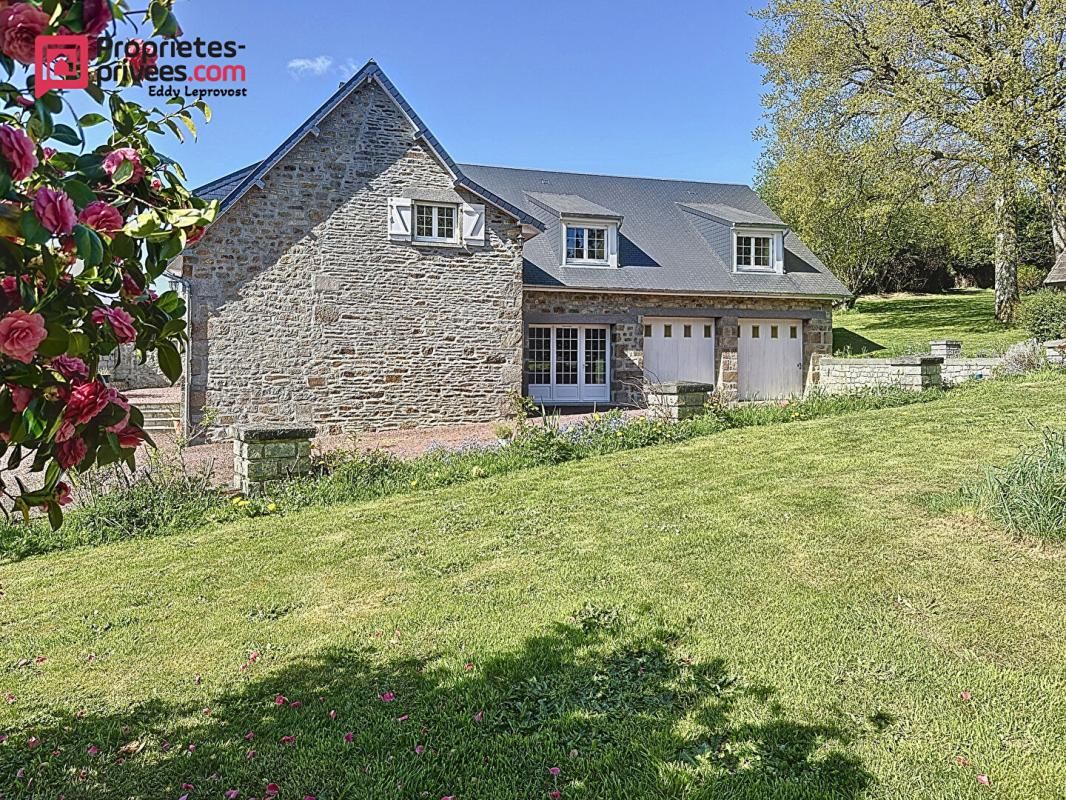 PERRIERS-EN-BEAUFICEL Splendide propriété de 197m² 2