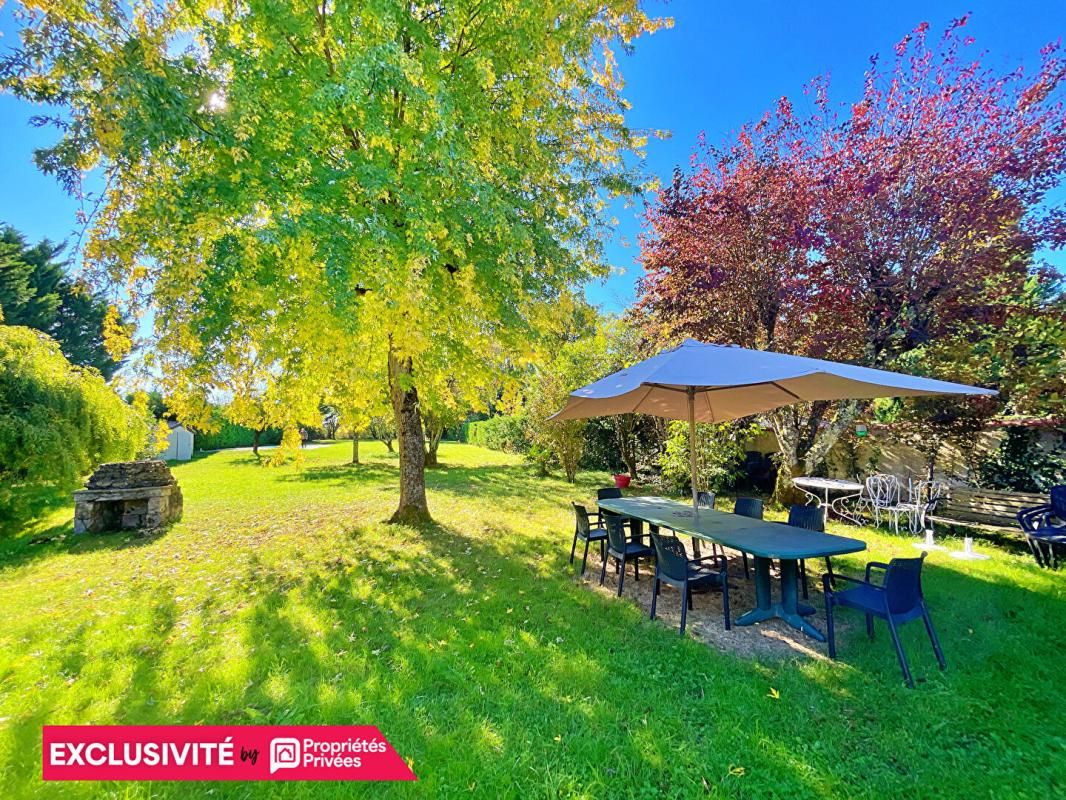 SAINT-PAUL Maison Saint Paul 6 pièce(s) 122,5 m2 piscine et jardin 3000 m2 3