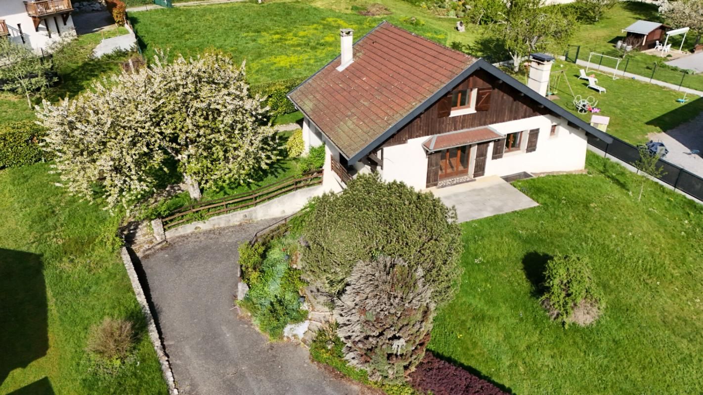 LATHUILE Maison indépendante avec 3 chambres, terrasse, garages et jardin 2