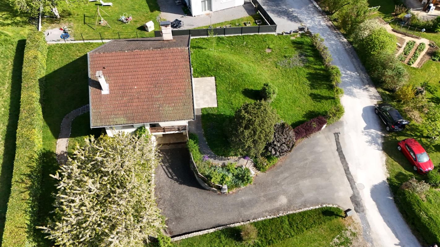 LATHUILE Maison indépendante avec 3 chambres, terrasse, garages et jardin 3