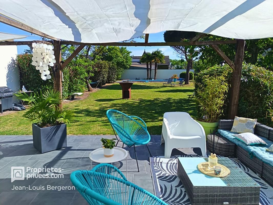 Ste Radegonde, Maison de plain-pied 102 m² .Jardin plein sud