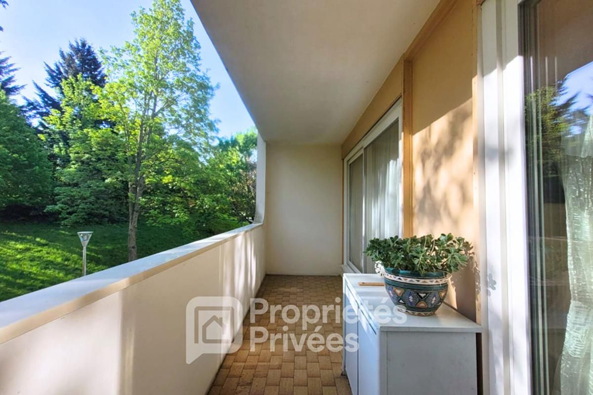 LES ULIS T4 lumineux avec loggia dans résidence calme 3