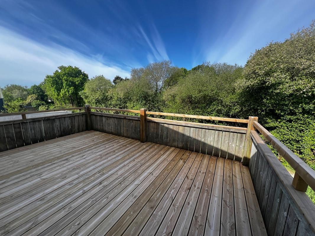 LE HEZO Secteur Vannes Golfe du Morbihan - Bureaux rénovés 97 m² avec terrasse ? 2