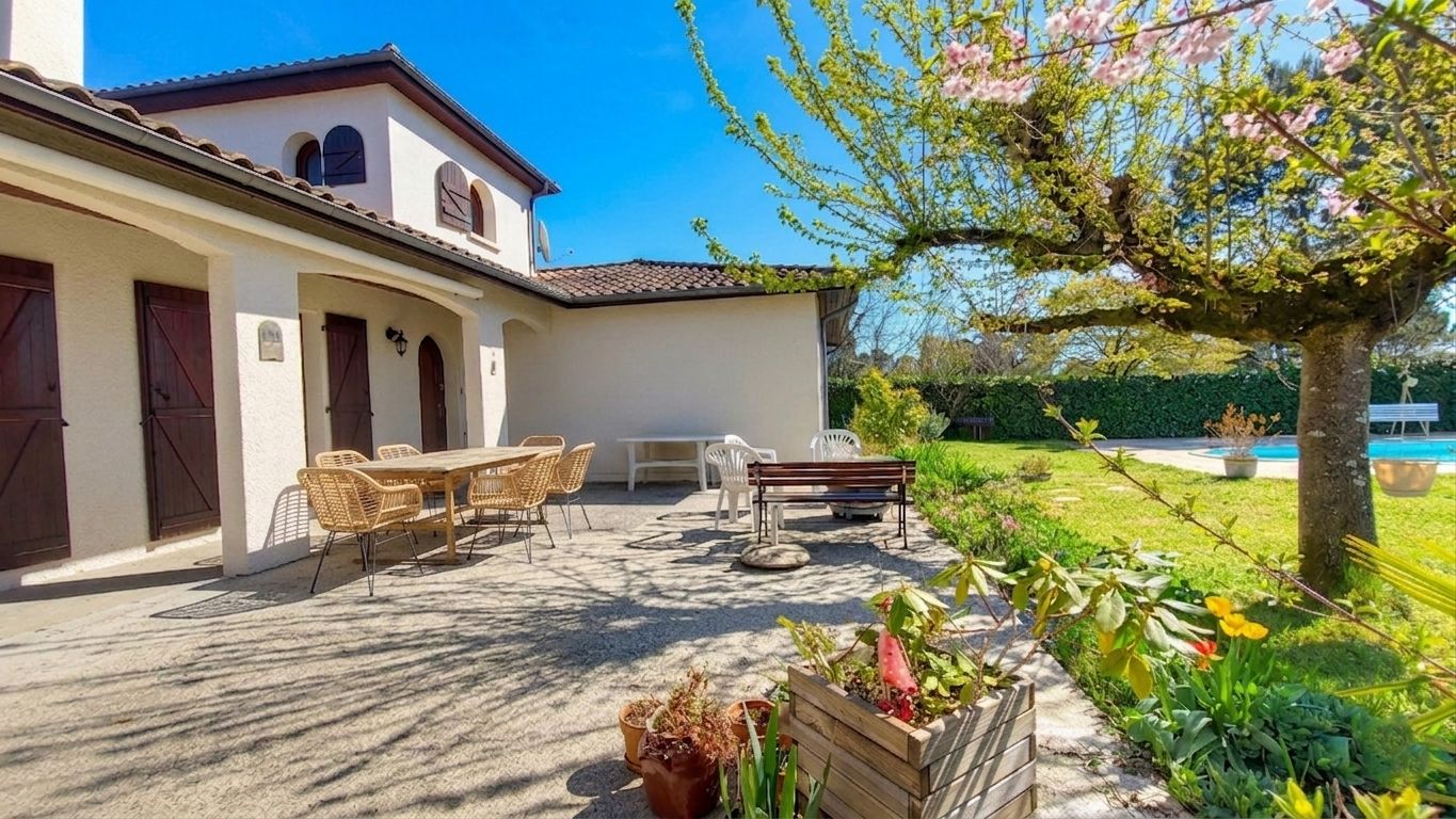 LE TAILLAN-MEDOC Maison Le Taillan Medoc 154 m2 sur 1000m² de jardin et piscine 3