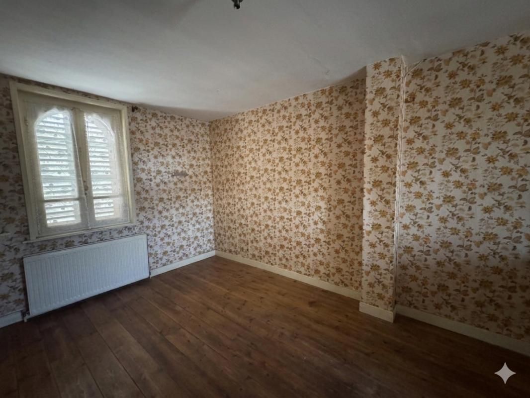 FERRIERES Maison de 1900, 91m2, 2 chambres , jardin , cave, à Ferrières (10mn d'AMIENS) ..... très gros potentiel 4