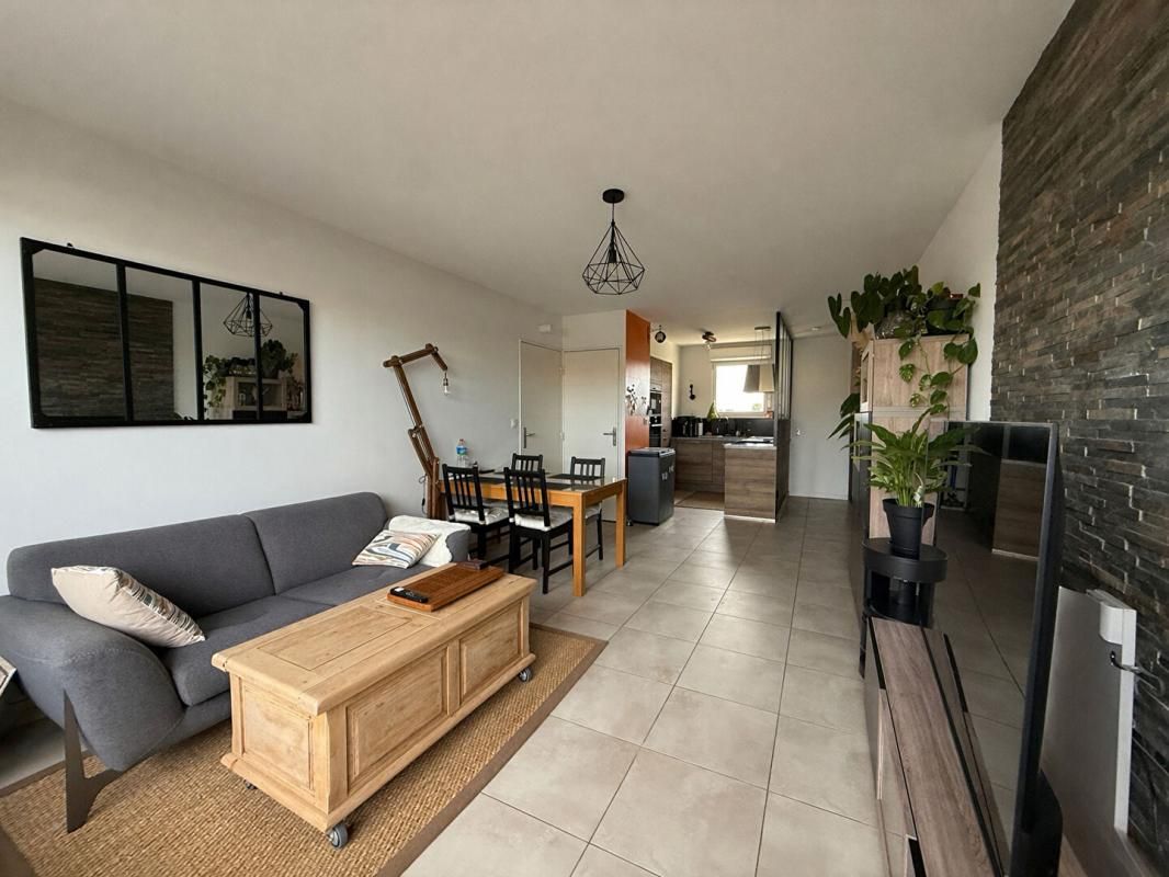 ISTRES Appartement de type 3 avec grande terrasse et 2 places de parking 2