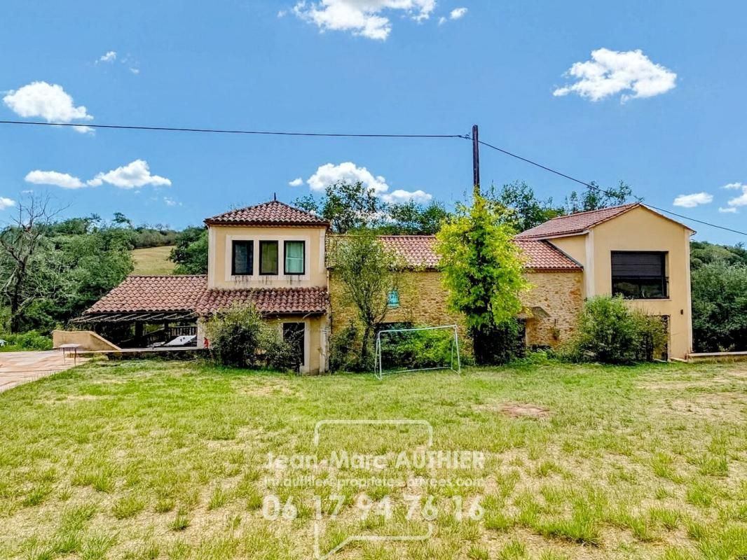 BELVES Propriété de charme, 212 m2, 6 chambres, piscine chauffée sur 6774 m2 4