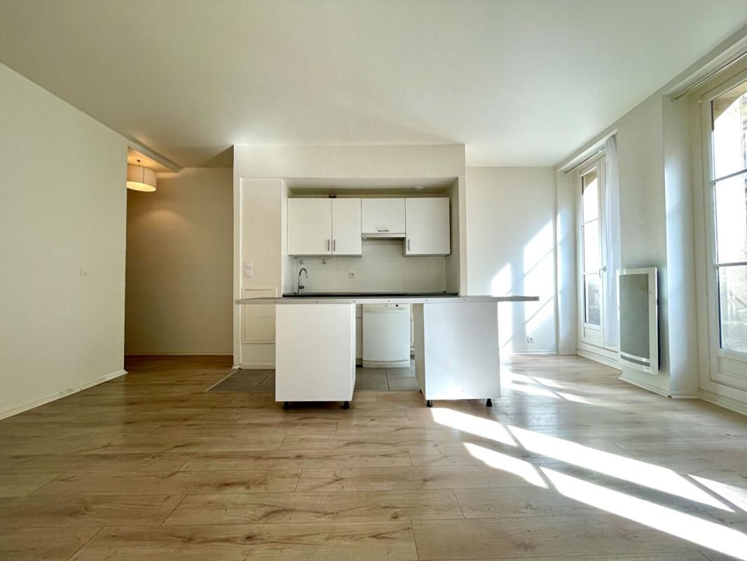 BORDEAUX Appartement Bordeaux 3 pièce(s) 61 m2 + Terrasse env 18 m2 2