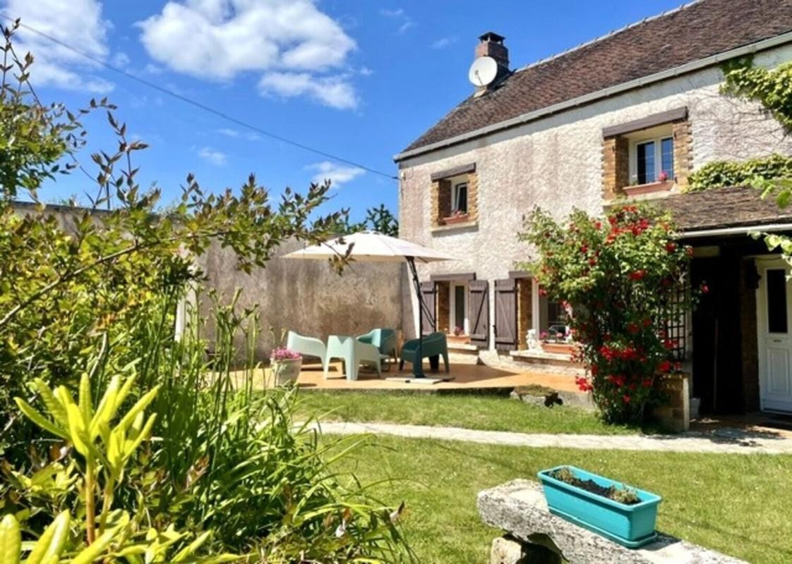 JOIGNY Dixmont- Longère de charme 335 m2 environ de surface habitable/5 chambres possibles/piscine couverte/sauna/annexe indépendante/garage 60 m2 envrion 1