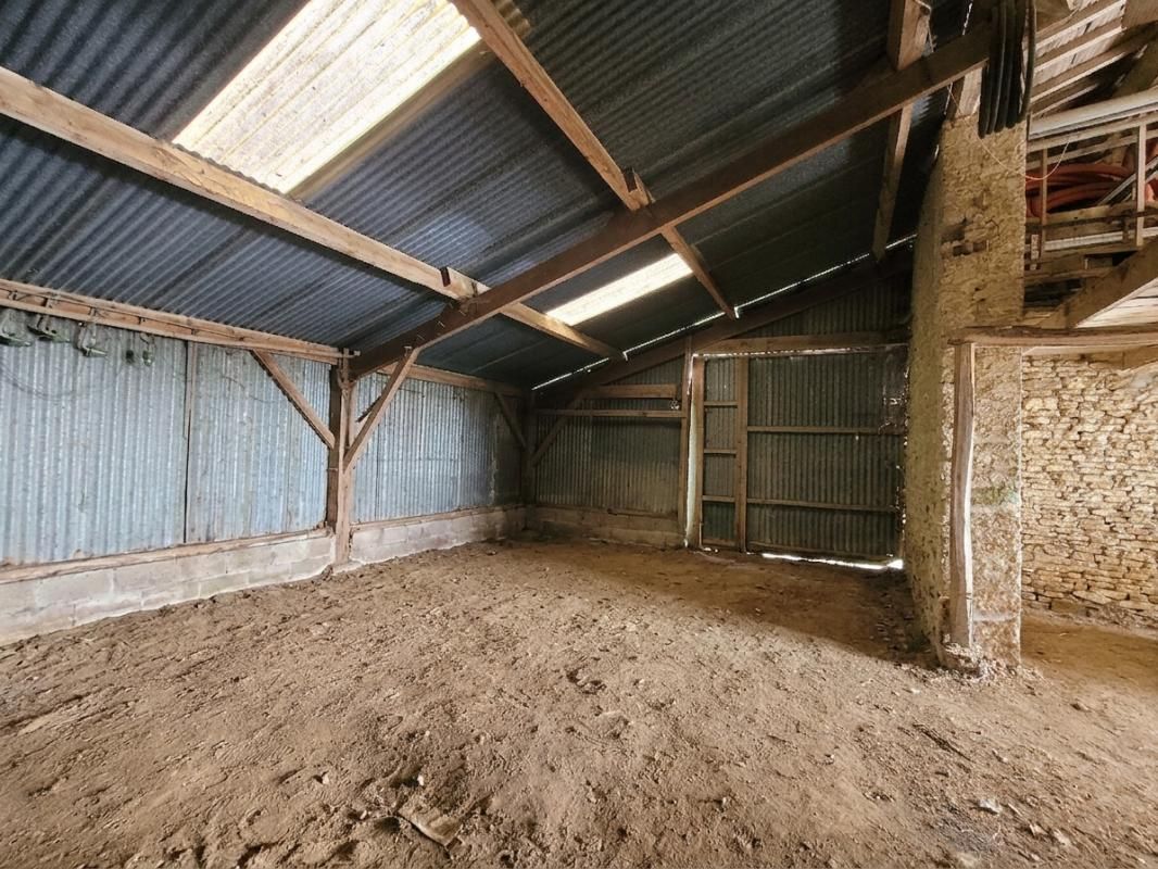 CHAMPDENIERS-SAINT-DENIS Grange Champdeniers 1 pièce(s) 100 m2 3