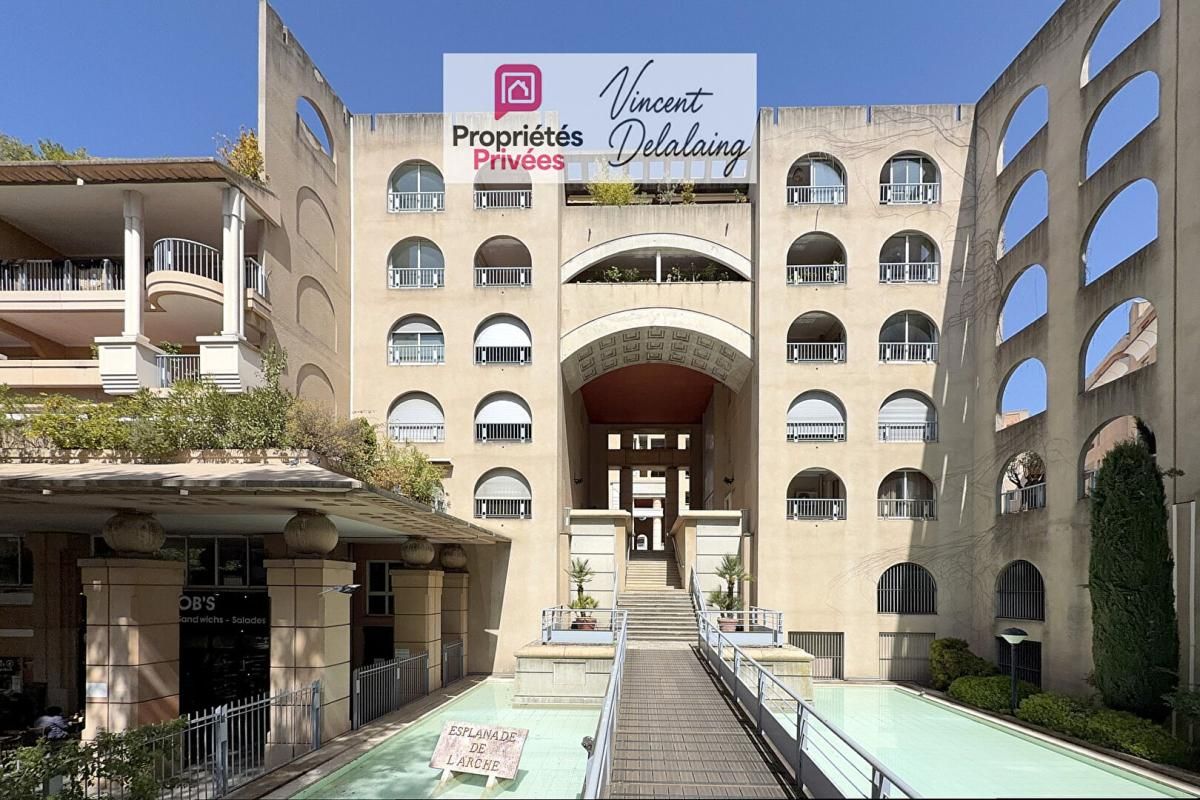 Grand duplex au centre dans résidence de standing avec parking