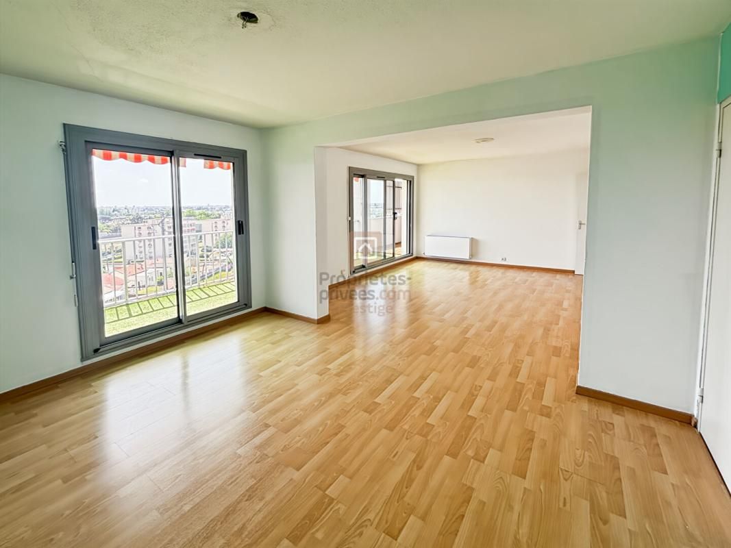 BORDEAUX BORDEAUX  CAUDERAN Appartement de trois pièces avec terrasse, balcon ascenseur cave et parking 3