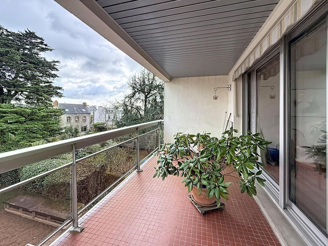 VANNES Appartement T4 de 108 m². Vannes Albert 1er. Grand balcon, 2 parkings, 2 caves. À pied du Port 4
