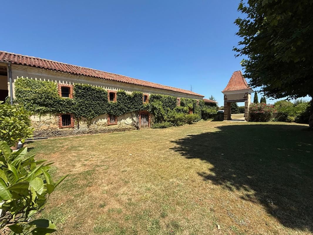 VILLENEUVE-DE-MARSAN Demeure de prestige Villeneuve De Marsan 14 pièce(s) 430 m2 3