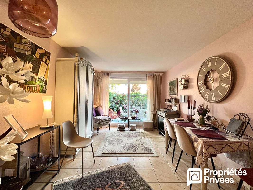 FREJUS Appartement 3 pièces avec jardin, résidence avec piscine, emplacement recherché 2
