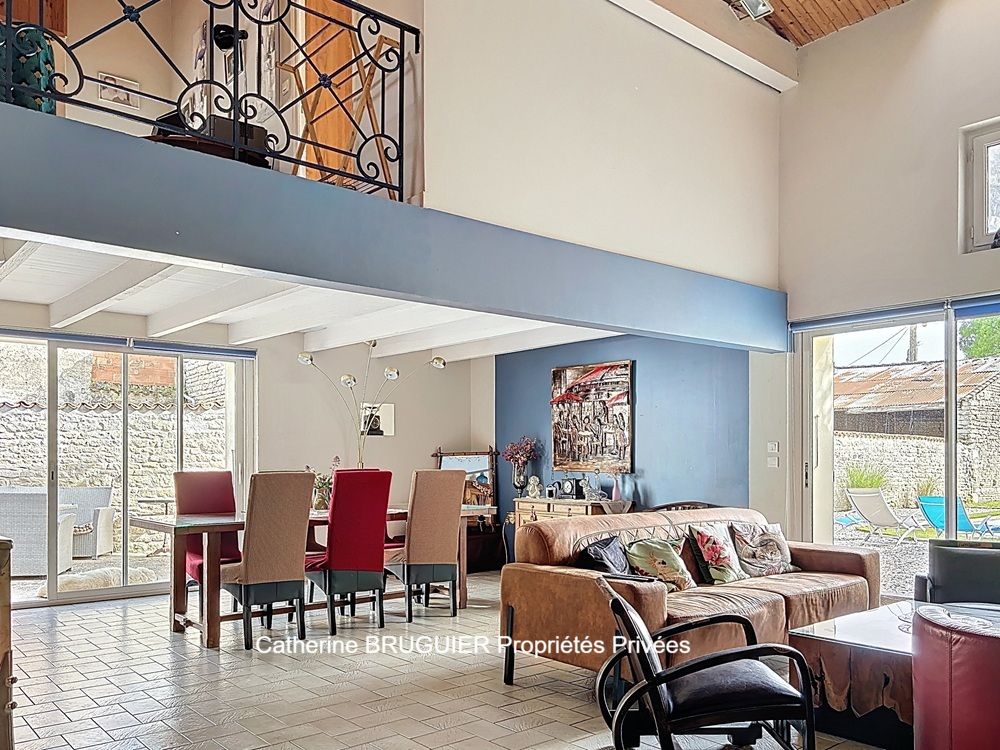 SAINT-JEAN-DE-LIVERSAY Maison en pierre - 210 m² - 5 chambres - Piscine -jardin clos- Coeur de village- Grand garage 3