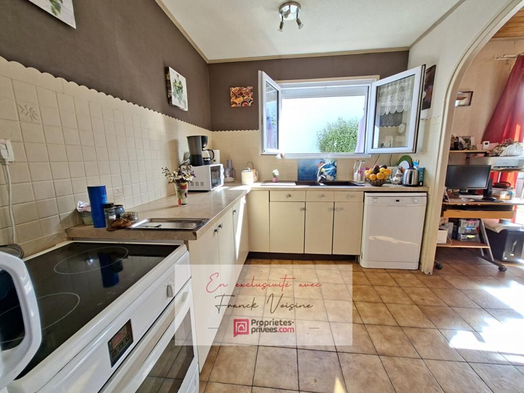 LES HERBIERS A VENDRE en Exclusivité aux Herbiers, maison plain-pied de 91 m2 avec 3 chambres et 1 bureau ou chambre sur une parcelle de 436 m2 3
