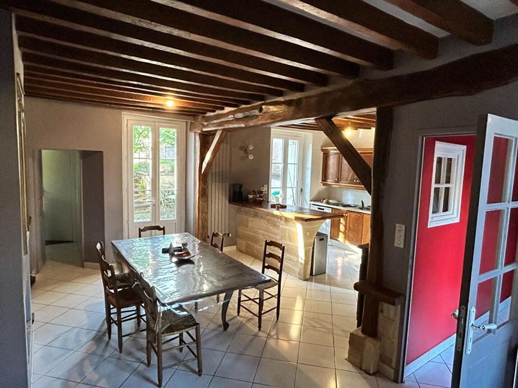 LIANCOURT-SAINT-PIERRE CHARMANTE MAISON EN PIERRES DE 7 PIECES, 5 CHAMBRES 4