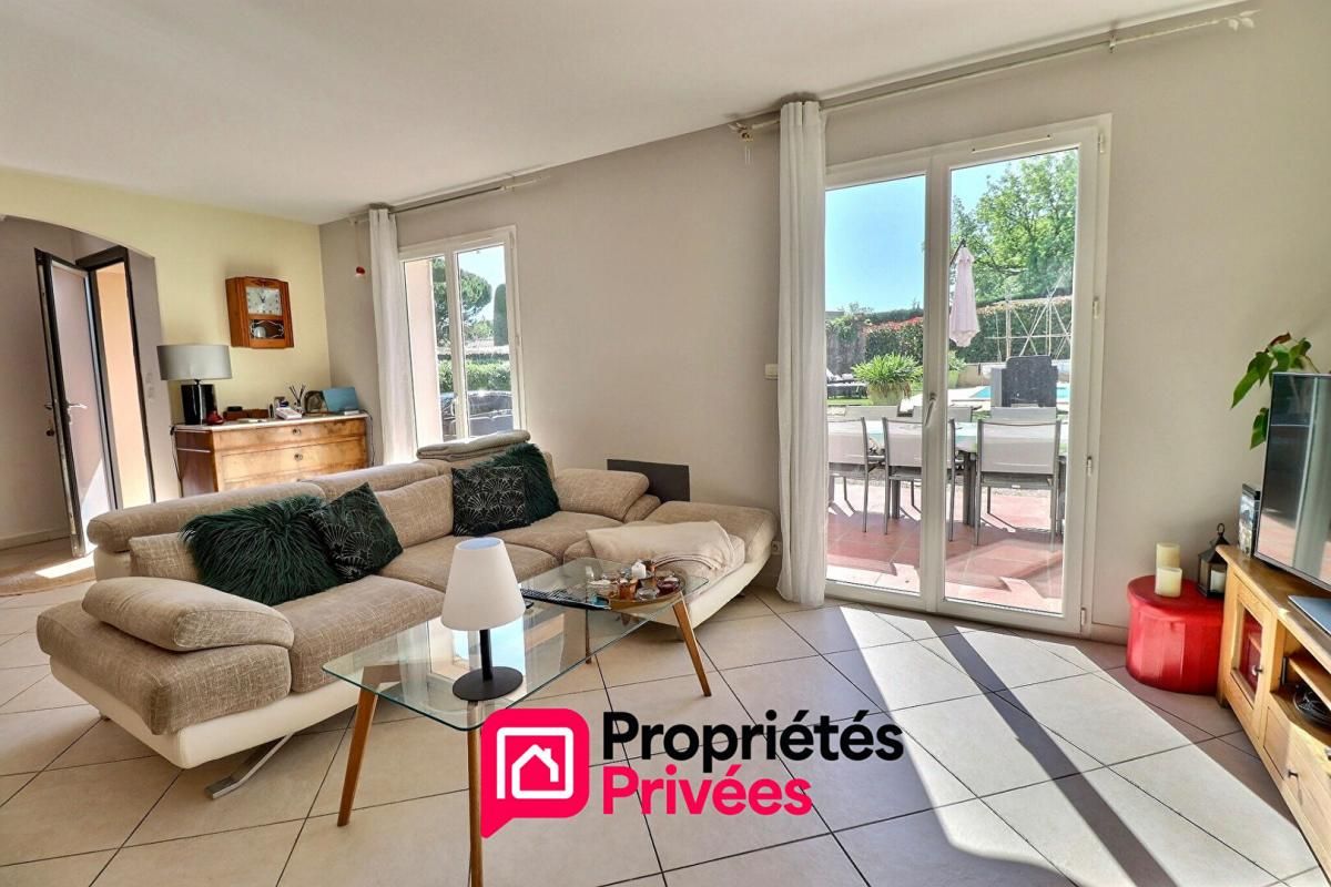 UZES Proche Uzès, maison avec piscine 2