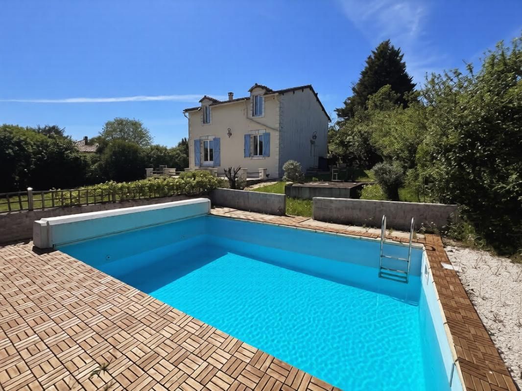 VARAIGNES Maison avec Piscine Varaignes 7 pièce(s) 190 m2 1