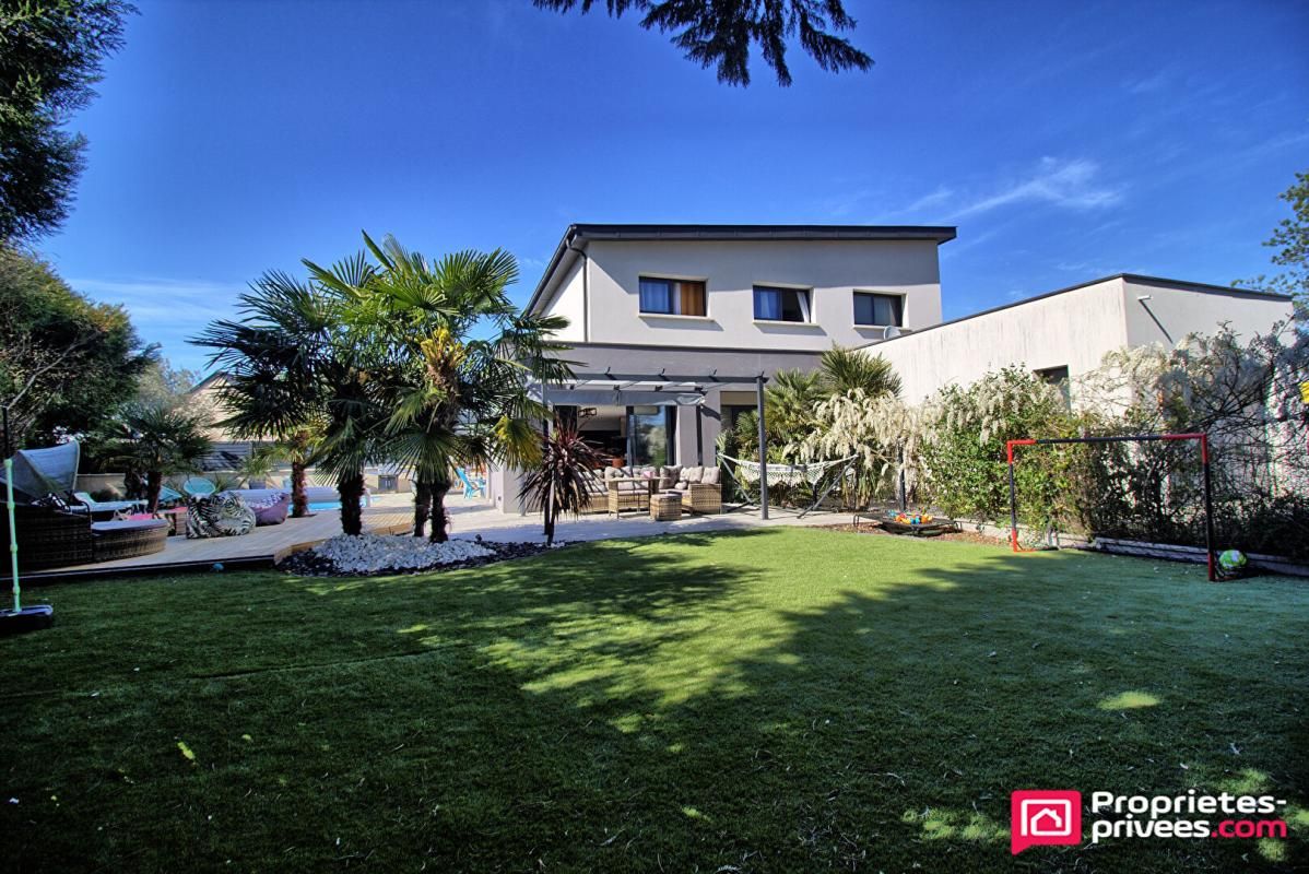 SAINT-BARTHELEMY-D'ANJOU Maison Saint Barthelemy D Anjou 8 pièce(s) 220 m2 3