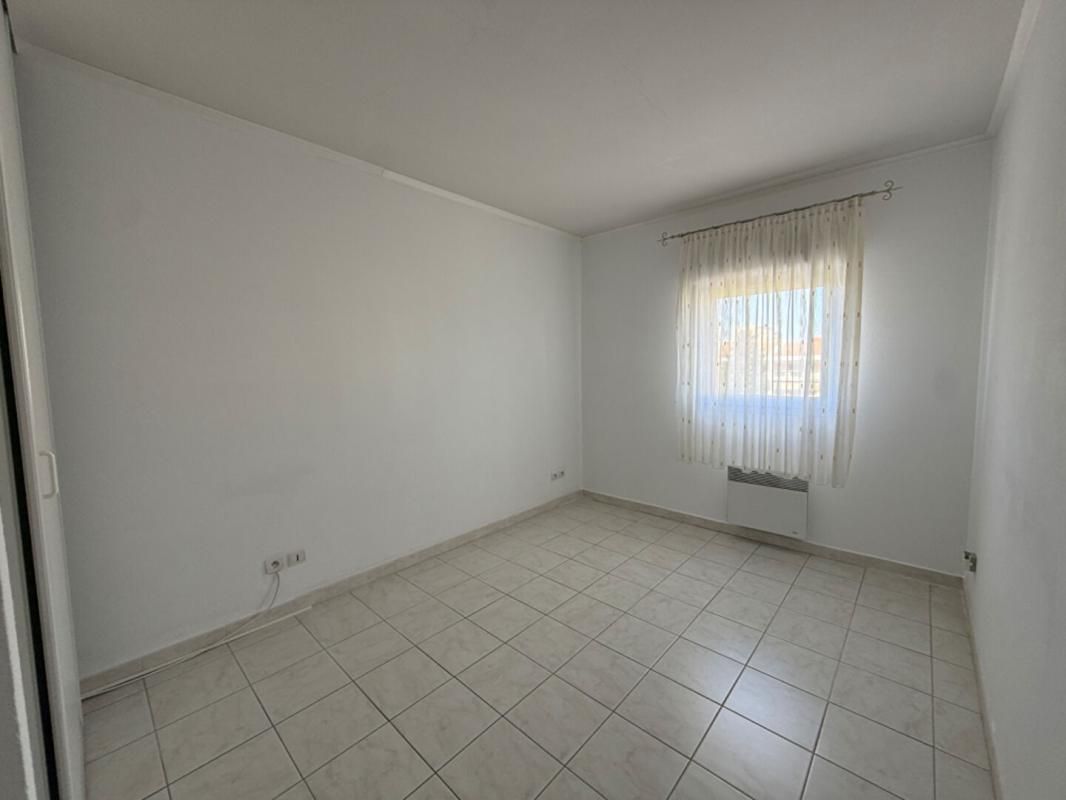 ISTRES Appartement de type 3 avec terrasse et une place de parking 4