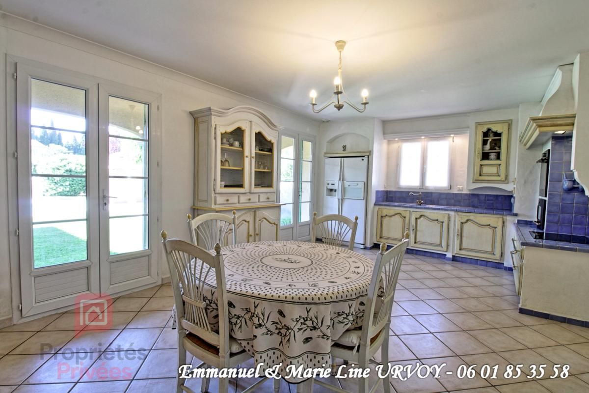 GRAVESON Proche Saint Rémy de Provence - Maison de plain-pied 141m² avec piscine, jardin et garage 3