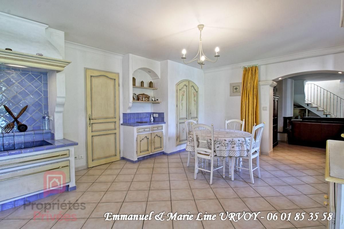 GRAVESON Proche Saint Rémy de Provence - Maison de plain-pied 141m² avec piscine, jardin et garage 4