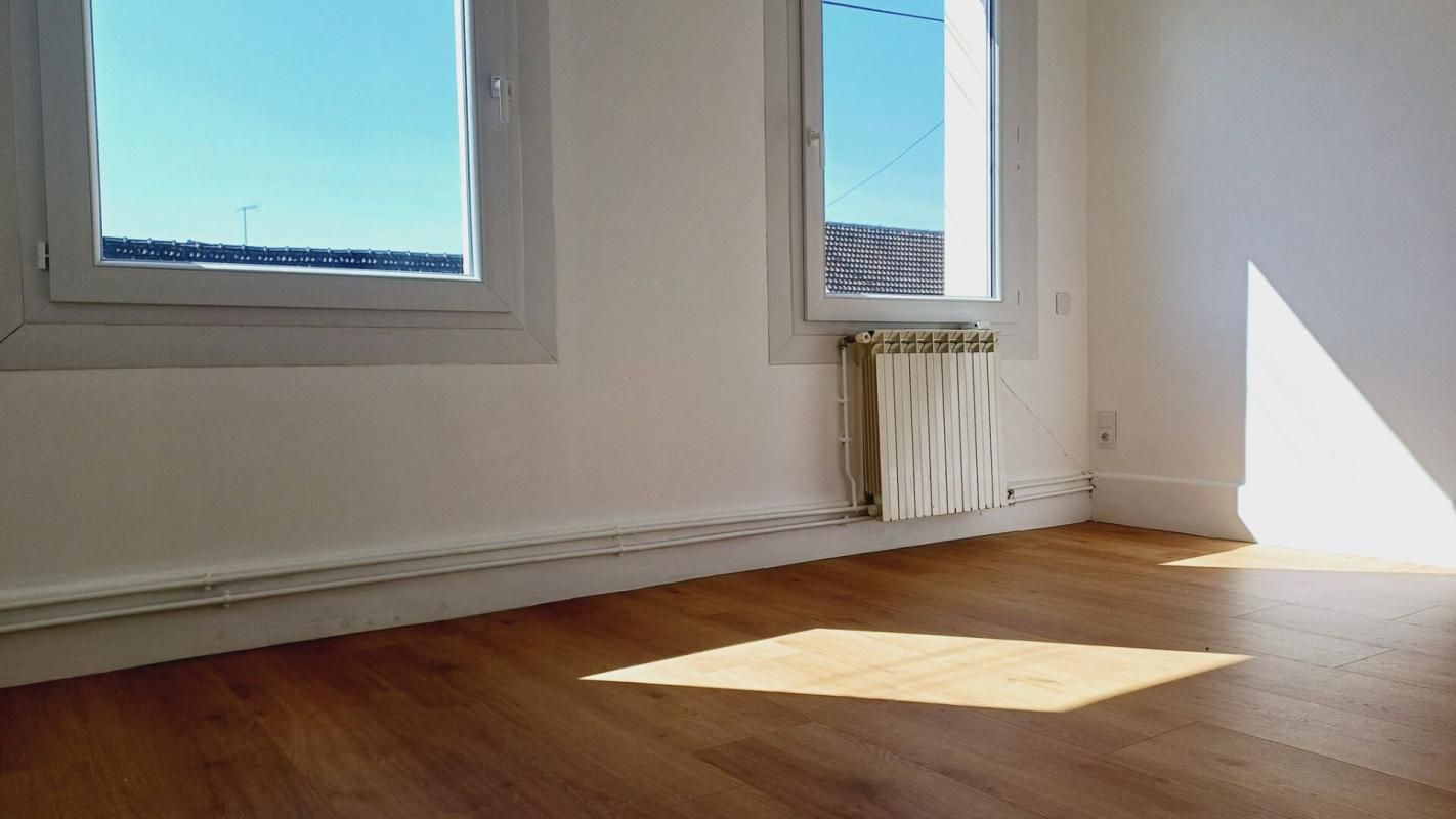 NOYON IMMEUBLE 2 LOTS 2