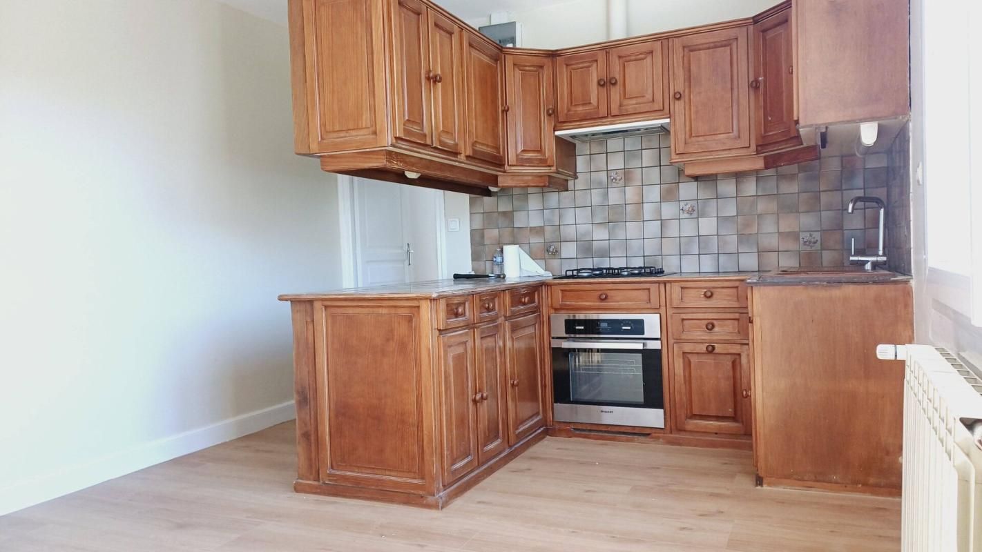 NOYON IMMEUBLE 2 LOTS 4