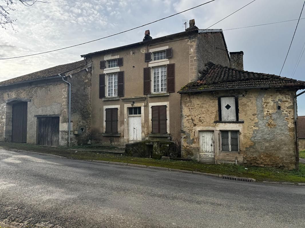 LEVECOURT Maison de village sans vis vis 6 pièce(s) 160 m2 A RENOVER 1