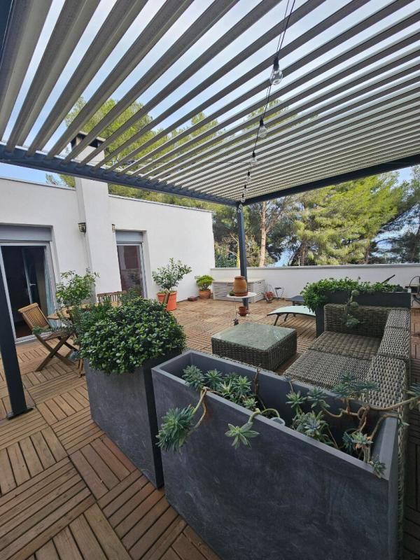 MARTIGUES Appartement Duplex 6 pièce(s) de 110 m2(156m2) avec jardin et terrasses sans Vis à Vis vu sur l'Etang 2