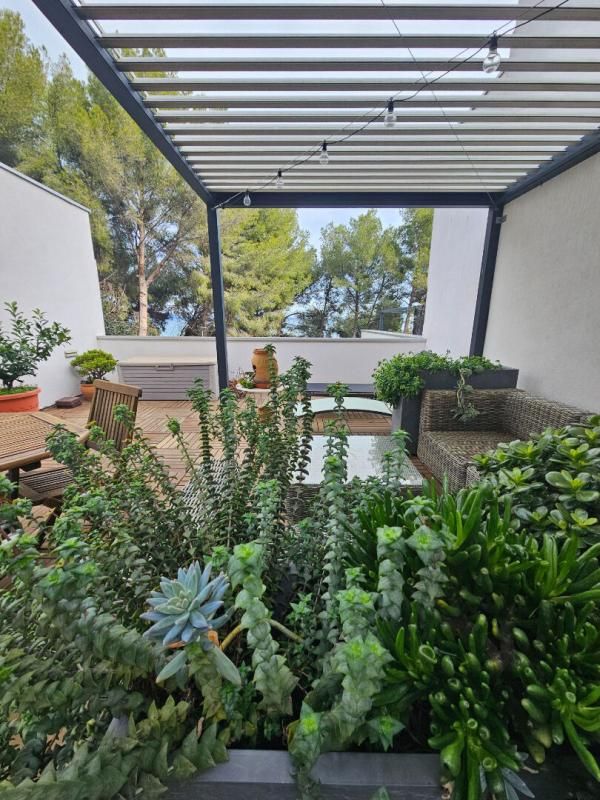 MARTIGUES Appartement Duplex 6 pièce(s) de 110 m2(156m2) avec jardin et terrasses sans Vis à Vis vu sur l'Etang 4