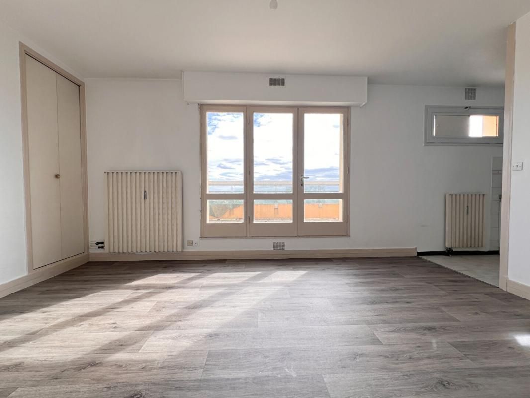 LE MANS Appartement - Le Mans - BOLLEE - STUDIO avec Terrasse - 29 m² 3