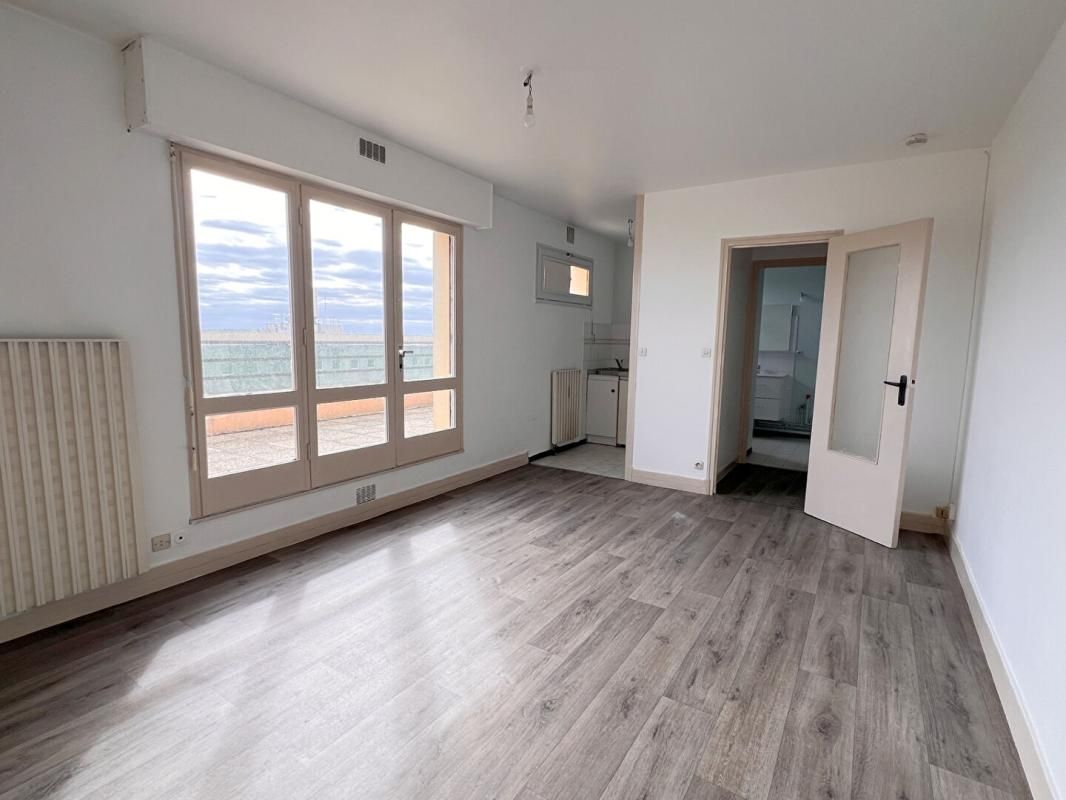 LE MANS Appartement - Le Mans - BOLLEE - STUDIO avec Terrasse - 29 m² 4