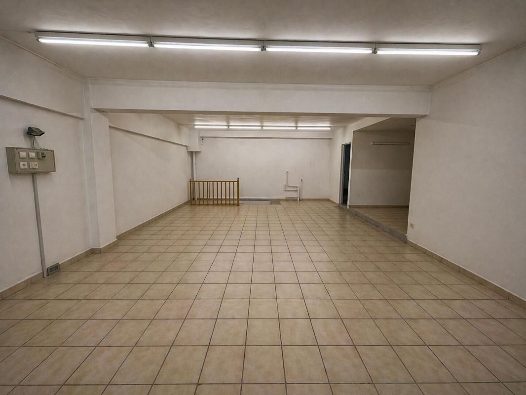 SAINT-RAPHAEL Local / Garage en centre-ville -  Saint Raphael - 2