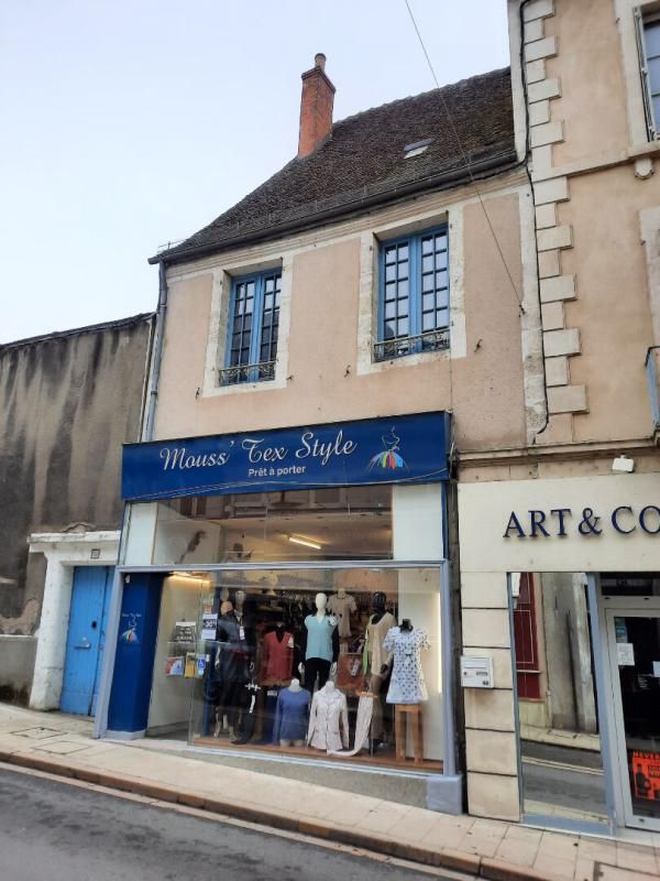 LA CHARITE-SUR-LOIRE Immeuble d'habitation et commercial La Charité Sur Loire  avec jardin 2