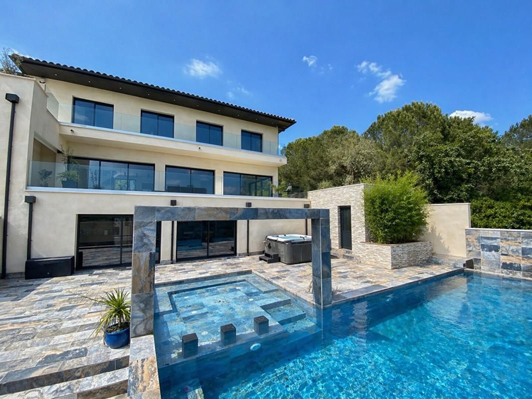 VILLENEUVE-LES-AVIGNON Villa d'exception avec vue panoramique, prestations haut de gamme 2