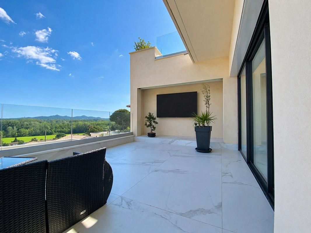VILLENEUVE-LES-AVIGNON Villa d'exception avec vue panoramique, prestations haut de gamme 3